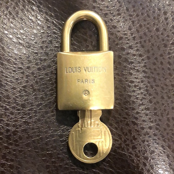 Vintage LV Louis Vuitton Padlock Lock & Key 220 - Picture 14 of 15